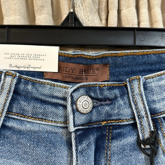 Judy Blue HW jean short. Inseam 5” front rise 10.5”. Listing is for a 3X. 15276 - Picture 4 of 7